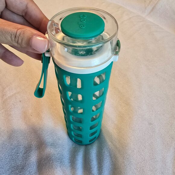 Ello Syndicate Glass Water Bottle Green 20-ounce Reusable Drink Flip Top Lid GUC - Picture 1 of 12